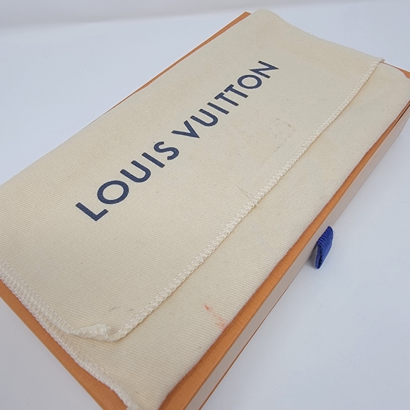 LOUIS VUITTON Monogram Sarah Long Bifold Wallet - Picture 6 of 12